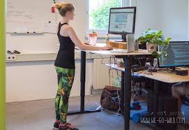 Oft sitzt man den ganzen tag nahezu unbeweglich am arbeitsplatz. Stehschreibtisch Erfahrung Die Erste Woche Mit Standing Desk