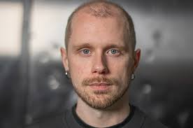 Kung Charles porträtterad i rött