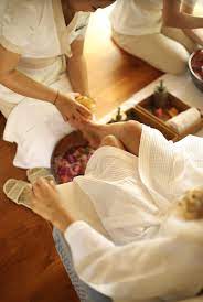Foot Cleansing The Perfect Way To Start Remissiō S Journey Spa Bali Wellness Retreats Wellness Resort Poolside Lounge
