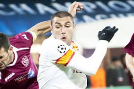 Eski takımlarında oynadığı silik futbolu üzerinden biraz olsun atmıştır. Galatasaray Angebot Fur Burak Yilmaz Trudelt Ein