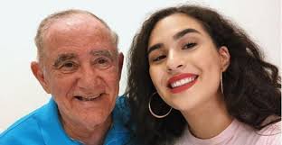 Jump to navigation jump to search. Renato Aragao Encanta Ao Se Declarar A Filha Livian Te Amo
