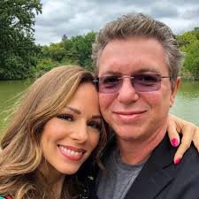 A apresentadora ana furtado e o diretor de tv josé bonifácio brasil de oliveira, o boninho, completam 21 anos de casados neste domingo (21). Apaixonada Ana Furtado Se Declara Para Boninho No Dia Do Seu Aniversario Tv Foco