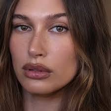 Anna Paz's Instagram, Twitter & Facebook