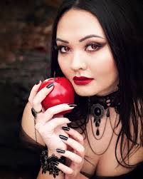 Adele Ashley's Instagram, Twitter & Facebook