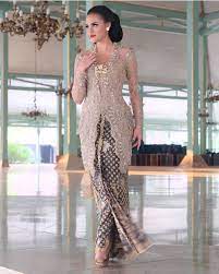 Buat kebaya kutu baru selalu tampak seperti baru dengan 7 cara ini. 50 Model Kebaya Kutu Baru Modern Brokat Terbaru 2020