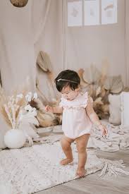1 Year Old Studio Portrait In 2020 Baby Photoshoot Girl Baby Photoshoot Boy Relaxed Newborn Photography