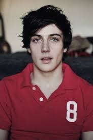Image Result For Male Actor With Black Hair And Blue Eyes Black Hair Boy Black Hair Blue Eyes Black Hair Green Eyes