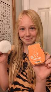 🪸It's wax change day over here! 4 warmers in less than 2 minutes. ,  🪸🌊With vacation