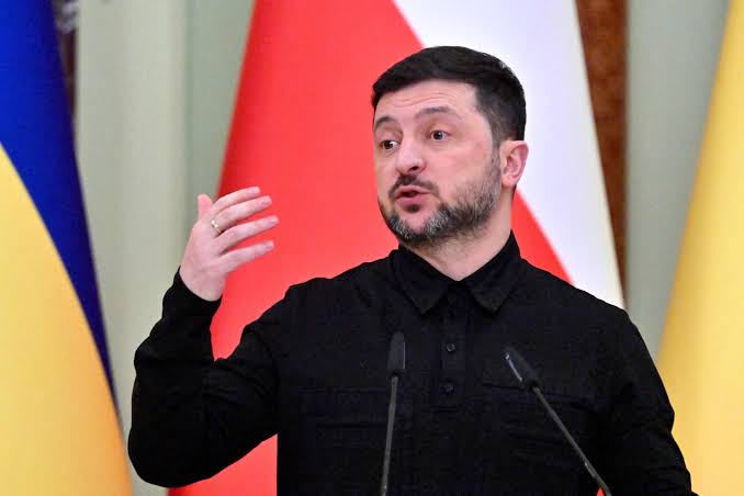 Négociations de paix, diplomatie internationale et reconstruction en Ukraine
