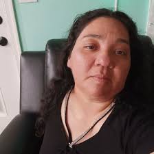 Sobre la mesa me ponen, me doblan, me usan, pero no me comen. ¿Qué soy?