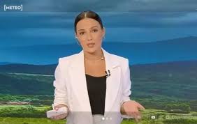 Personaje cunoscute drept sefi ai unor grupuri infractionale organizate isi arata dispretul fata de lege si autoritati in postari facebook, instagram, youtube sau tiktok urmarite de armate de admiratori. Cine Este Ioana ScÄƒrlÄƒtescu Prezentatoarea Rubricii Meteo De La Antena 1 E VeriÈ™oara Adelei Popescu
