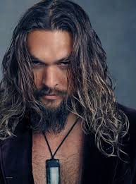 I like him with his little beard I can see his lips clearly 😍