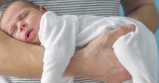Wie babys das drehen erlernen. Baby In Bauchlage Warum Diese Lage Wichtig Fur Die Entwicklung Ist Familie De