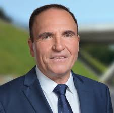 Primarul oraşului bragadiru, din judeţul ilfov, vasile cimpoeru (pnl), a fost condamnat definitiv vineri la 4 ani şi 4 luni de închisoare, prin decizia curţii de apel bucureşti. 4oiw758xk0jbom