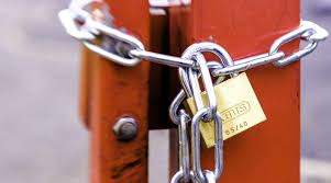 Zakaz wychodzenia z domu obowiązywać ma od godz. Godzina Policyjna Wiatraczek