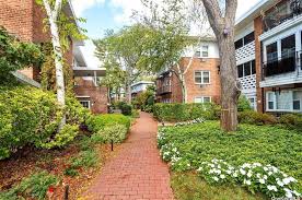 200 Middle Neck Rd, Great Neck, NY 11021 owner and property records