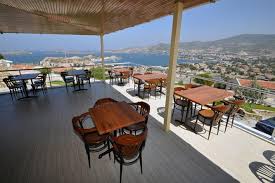 Mangal yapmaya müsaade edilmediği için yeme içme. Foca Belediyesi