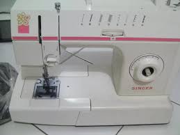 Kami seringkali menerima pertanyaan dari pihak pelanggan berkenaan kewujudan mesin jahit lurus dan mesin jahit tepi 2 in 1. Terjual Mesin Jahit Portable Singer 2808 C Listrik Kaskus Mesin Jahit Jahit Jahit Lurus