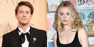 Joe Alwyn & Sarah Pidgeon Kiss in New Photos During Date in New York City