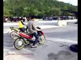 Dishare sama bro anhar ketika motor mio miliknya dirubah spakbor belakang memakai spakbor r15. Drag Mio Thailand Youtube
