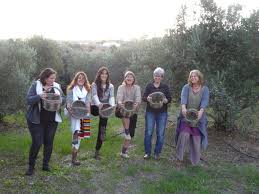 ומשם אל אי טרופי השופע עצים, לוחמי טרור, ומלכודות מוות בכל צעד ושעל. Yonit ×™×•× ×™×ª ×§×¨×™×¡×˜×œ ×©×™×ž×•×¨ ×ž×œ××›×•×ª ×ž×¡×•×¨×ª×™×•×ª