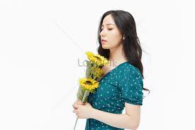 Dengan berbagai manfaat yang dimilikinya, minyak bunga matahari tentu bisa menjadi pilihan bagi sahabat dream untuk mulai menjaga kecantikan kulit secara alami. Kecantikan Tangan Memegang Citra Fashion Bunga Matahari Gambar Unduh Gratis Foto 501388973 Format Gambar Jpg Lovepik Com
