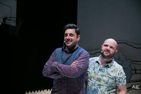 Ο διονύσης (γιώργος χρυσοστόμου) ονειρεύεται την κόρη του πρωταθλήτρια του στίβου, όταν ένα αθώο σπυράκι του μωρού τον πανικοβάλει. Giwrgos Xrysostomoy Rejected Gr