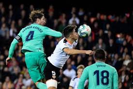 انتهت مباراة فالنسيا وريال مدريد في الدوري الاسباني بالتعادل الاجابي بين الفريقين وفشل ريال مدريد في الحصول على صدارة الدوري الاسباني بعدما كاد يخسر المباراة من امام. Ù†ØªÙŠØ¬Ø© ÙˆÙ…Ù„Ø®Øµ Ù…Ø¨Ø§Ø±Ø§Ø© Ø±ÙŠØ§Ù„ Ù…Ø¯Ø±ÙŠØ¯ ÙˆÙØ§Ù„Ù†Ø³ÙŠØ§ Ø§Ù„ÙŠÙˆÙ… Ø§Ù„Ø®Ù…ÙŠØ³ 2020 6 18 Ù…ÙˆÙ‚Ø¹ ÙƒÙˆØ±Ø© Ø£ÙˆÙ†
