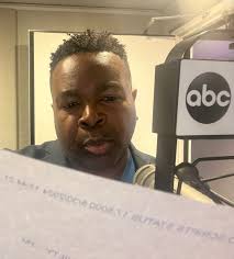 Derricke Dennis (@DerrickeDennis)