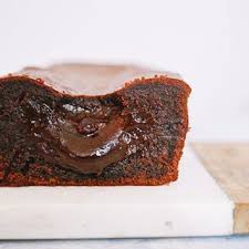 Le Cakounet De Philippe Conticini Les Bords Craquent Le Gateau Est Dense Et Tres Chocolate Puis Vient Le Fondant Qui Reconforte Desserts Food Brownie