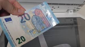 Faire de l'argent pour arrondir ses fins de mois ? Bourges Il Photocopiait Les Billets De Banque Pour Se Faire De L Argent De Poche