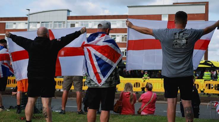 Britain's Elites Care Much More About Migrant Hotels Than the Public Does | Phil McDuff | Novara Media