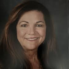 Robyn Arnold's Instagram, Twitter & Facebook