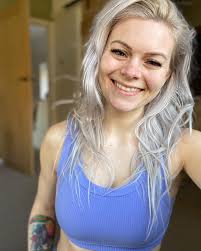 Hi, Hey, Hello there 👋🏼 Why is it that talking to my stories comes easily  to me but taking and posting a selfie? TERRIFYING. ⠀⠀⠀⠀⠀⠀⠀⠀⠀ I was  answering some questions in my