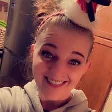 Stephanie Woolf (Stephiieeelynne)