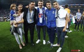 Ontem, vimos o sérgio conceição, treinador do futebol clube do porto, após o seu jogo, proferir ofensas graves à integridade humana e moral do arbitro fábio veríssimo e da sua equipa. Filho De Sergio Conceicao Tambem E Campeao Pelo Benfica Movenoticias