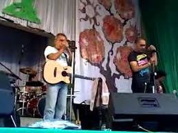 44,1 khz, stereo, 128 kb/s, mp3. Kasih Jangan Kau Pergi Bunga With Iwan Fals Youtube In 2020 Concert