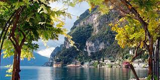 The lake is situated at the border of the po river plain, with the northern part stretching into the mountains. Ruhige Orte Fur Einen Natururlaub Am Gardasee Reisepavillon Online De