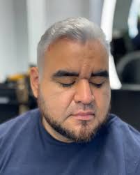 Efecto de color estilo hombre Hair en tonos rubios claros ✨ Un look moderno  y elegante que realza la imagen con luz y personalidad. Trabajo realizado  por la Estilista Areli Avilés en