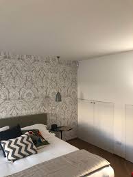 Può essere applicato su una parete, magari quella dietro al letto, o su tutta la superficie, come viene più comunemente vista negli ambienti classici di una volta. Carta Da Parati Anche Per Le Ante Dell Armadio E Per Il Bagno Cose Di Casa