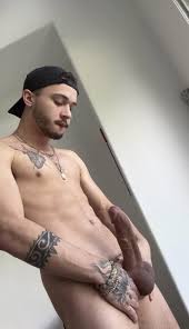 偶然親友のところに偶然行って、初めて彼の裸を見てしまっ