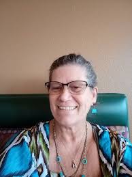 A big shout-out and thank you to one of our members, Jo Fitzsimmons, Jo  lives in Jeff Lynne's former home and is kindly allowing fifty of us fans  to visit in October.