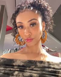 Felt like a cutie🤓💖 so much story love from y'all I had to just post  it🥹🫂 Jumpsuit & shoes: @platoscloset_wethersfield #contentcreator  #curlygirl #reels #explorepage #fashion #trends #jumpsuit #summertimefine  #ugc #casualstyle #casualoutfit ...