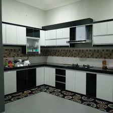 Pertama, hadapan kabinet menggunakan kaca berwarna bagi mencipta permukaan yang tinggi pantulan. Kabinet Dapur Murah Home Facebook