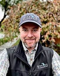 Chris Hollman's Instagram, Twitter & Facebook