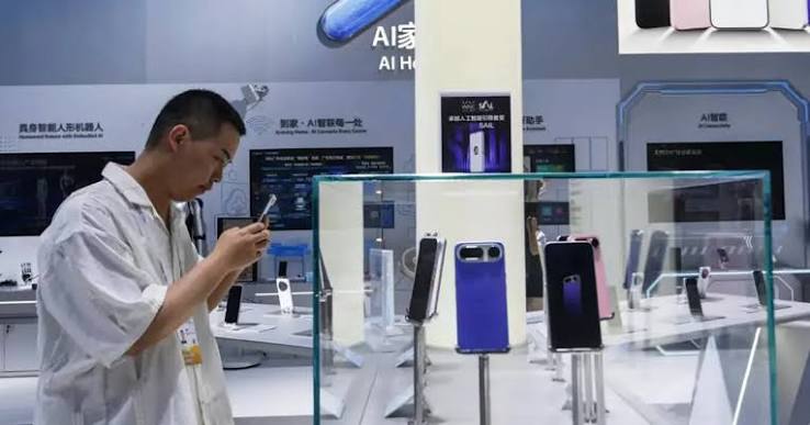 Alışkanlıklar Tepetaklak: Çin'deki Yapay Zekalı Telefonlar Hayatımızı Nasıl Değiştirecek?