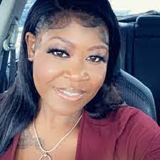 Kendra Thurston's Instagram, Twitter & Facebook