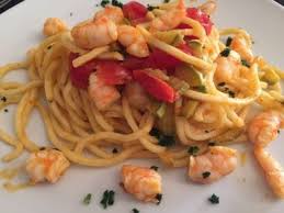 Linguine Gamberetti Zucchine E Pomodorini Pachino Ricetta Petitchef Nel 2020 Ricette Pomodorini Pasta Con Gamberetti