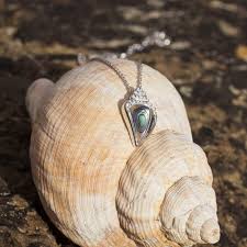 This walkthrough will show you where to find all the echoing conches for the echoing tides event and unlock barbara's summer outfit and other rewards. Conch Shell Necklace With Crystals Ocean Jewelry Store