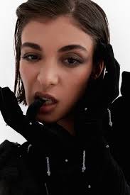 EDITORIAL ETHEREAL NOIR